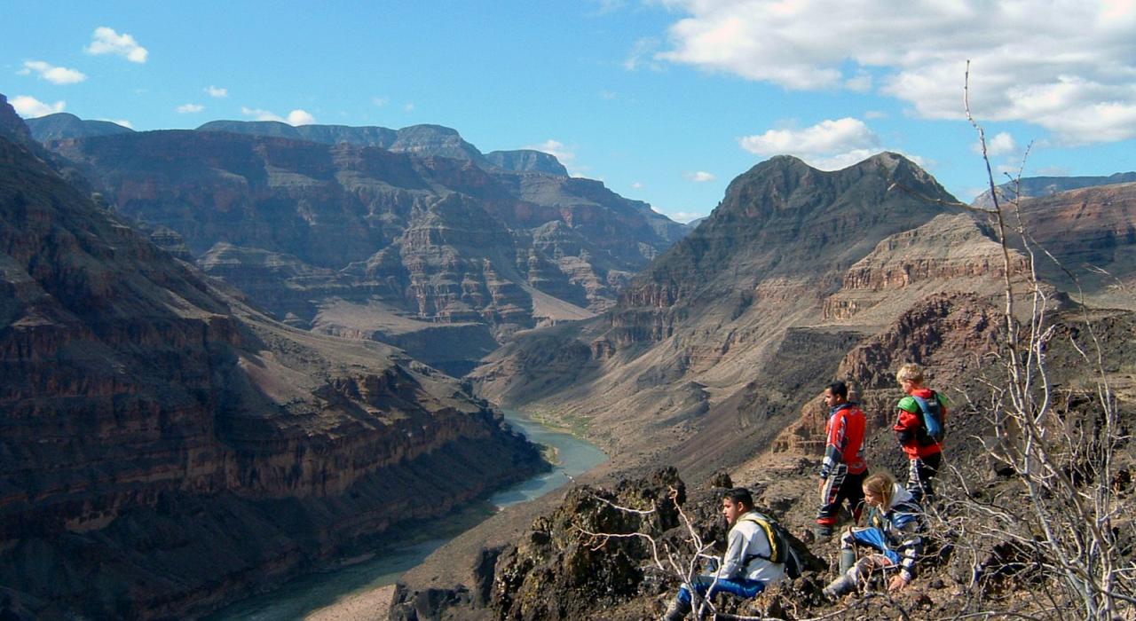 在大峡谷一隅欣赏峡谷美景 在大峡谷一隅欣赏峡谷美景