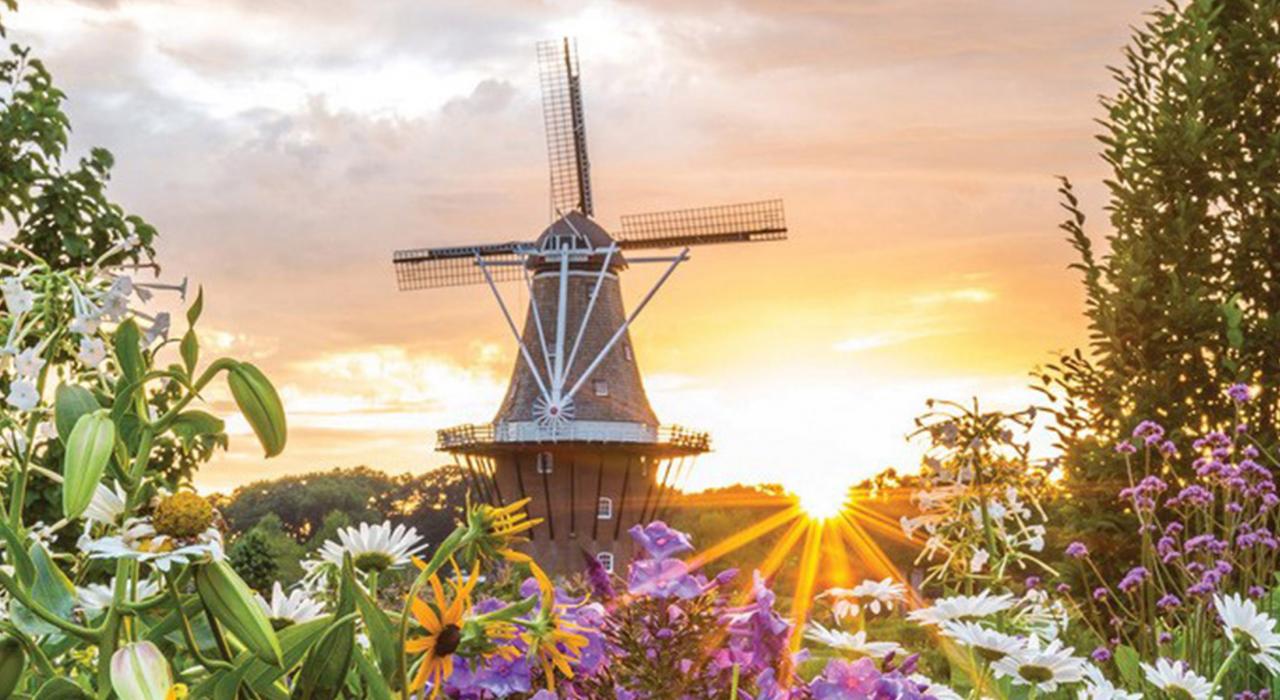 日落时分的壮观风车岛花园风景