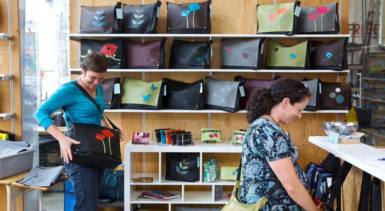 蜜蜂皇后创意精品服饰店