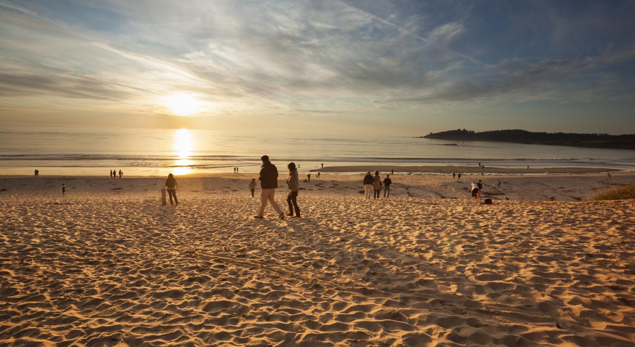 黄昏时分沿着卡梅尔海岸线漫步 黄昏时分沿着卡梅尔海岸线漫步