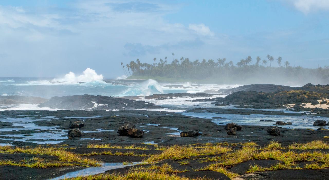 阿洛法加喷水洞