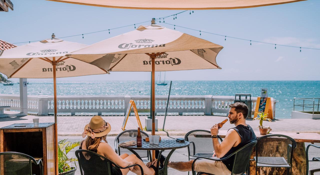 在别克斯岛的 Bananas Beach & Bar Grill 海滩烧烤店畅饮啤酒并纵享美景 在别克斯岛的 Bananas Beach & Bar Grill 海滩烧烤店畅饮啤酒并纵享美景