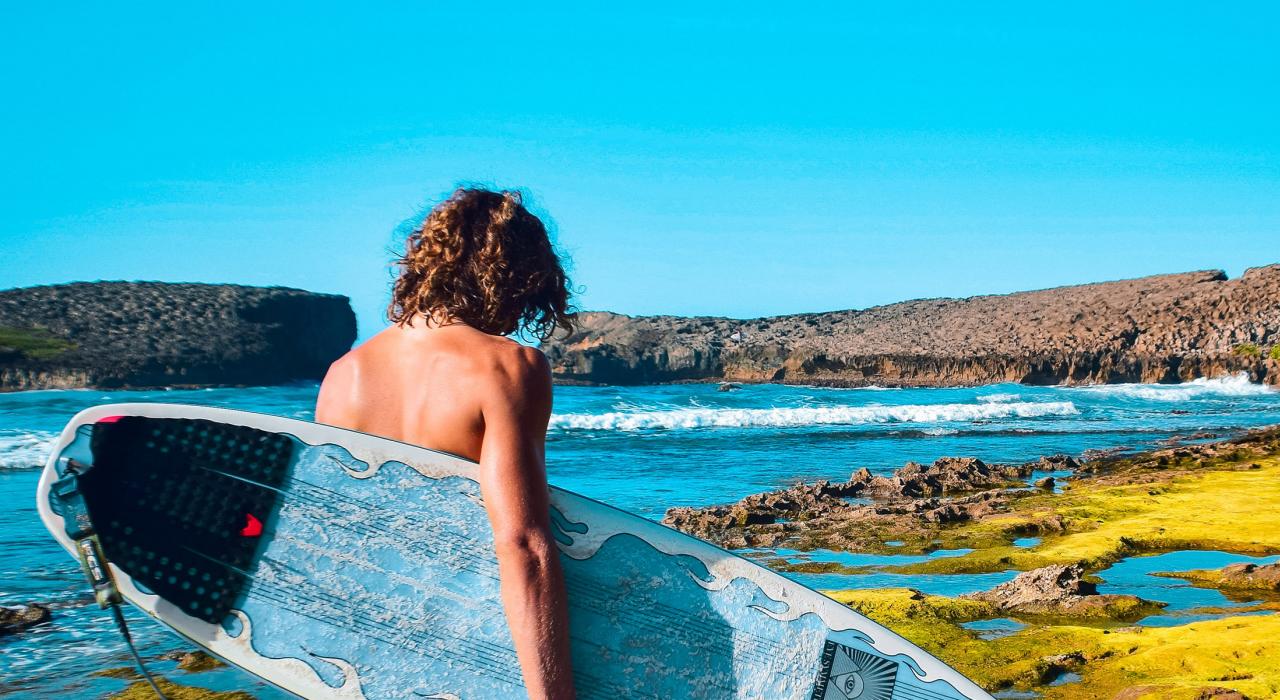 在拉斯彼德拉斯的印第安岩洞附近冲浪 在拉斯彼德拉斯的印第安岩洞附近冲浪