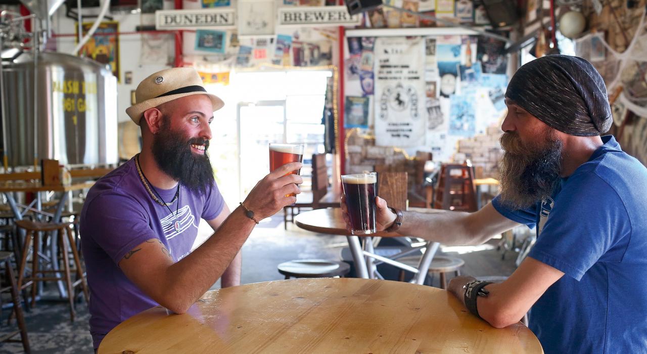 在达尼丁啤酒厂品尝啤酒,啤酒厂位于“墨西哥湾”当地精酿啤酒小径 在达尼丁啤酒厂品尝啤酒,啤酒厂位于“墨西哥湾”当地精酿啤酒小径