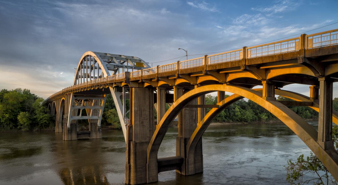 爱德蒙配特司桥 爱德蒙配特司桥