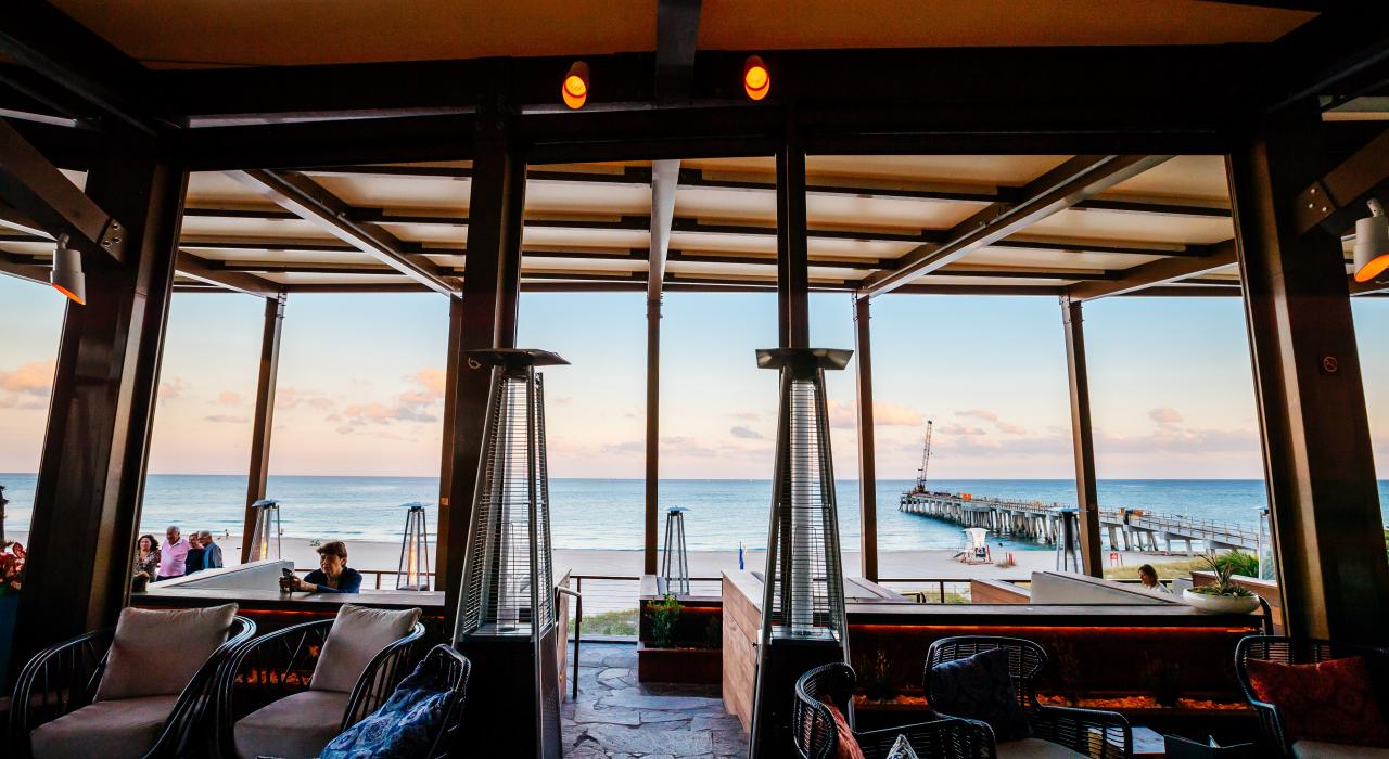 从佛罗里达州 Beach House Pompano 餐厅看到的大西洋美景 从佛罗里达州 Beach House Pompano 餐厅看到的大西洋美景