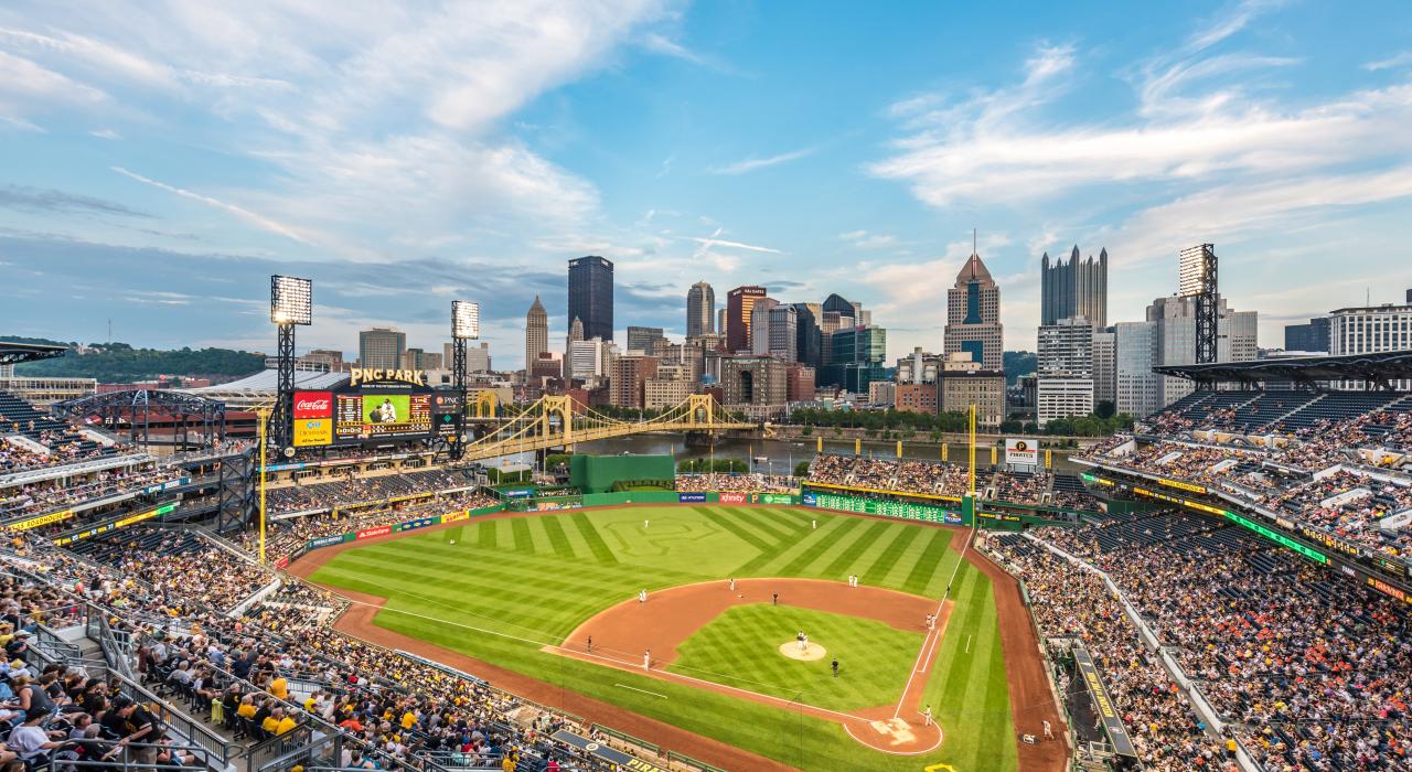 从匹兹堡 PNC 公园欣赏绝美的城市天际线 从匹兹堡 PNC 公园欣赏绝美的城市天际线
