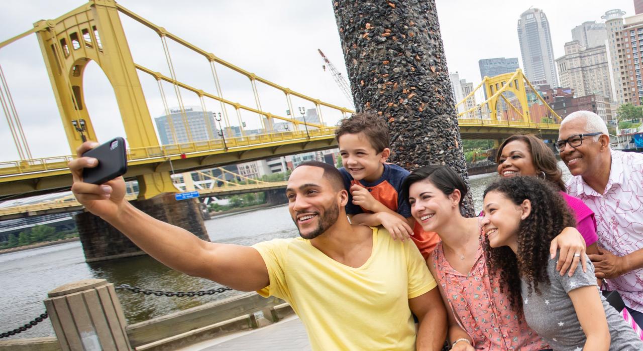 与家人一起在北岸社区享受这座城市独有的河滨美景,度过美好时光 与家人一起在北岸社区享受这座城市独有的河滨美景,度过美好时光