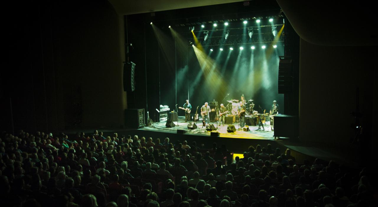 伊利诺伊州尚佩恩 Kramer 表演艺术中心的音乐会