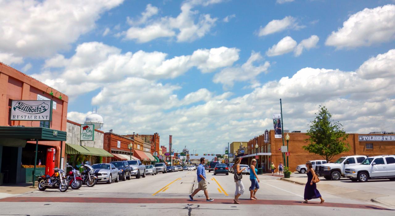 格雷普韦恩市中心历史悠久的主街，一个购物、美食和美酒体验畅享之地