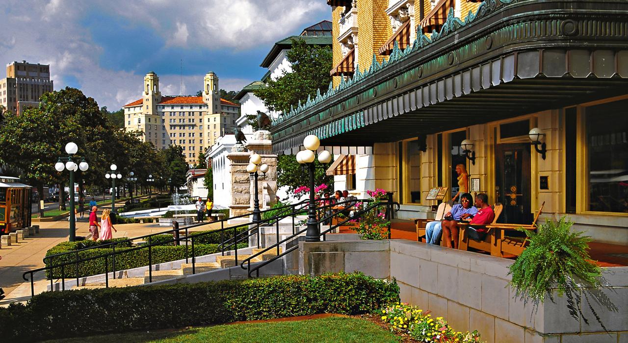 阿肯色州温泉国家公园内历史悠久的浴所一条街