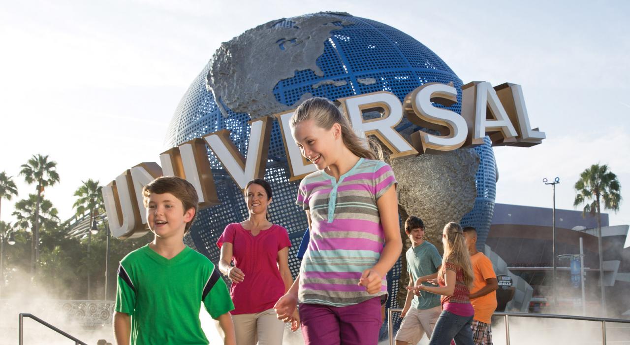 佛罗里达州 Universal Orlando Resort 的标志性球形标志 佛罗里达州 Universal Orlando Resort 的标志性球形标志