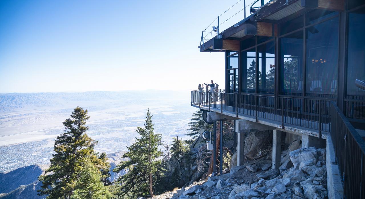 从加利福尼亚州棕榈泉空中缆车上俯瞰优美风光 从加利福尼亚州棕榈泉空中缆车上俯瞰优美风光