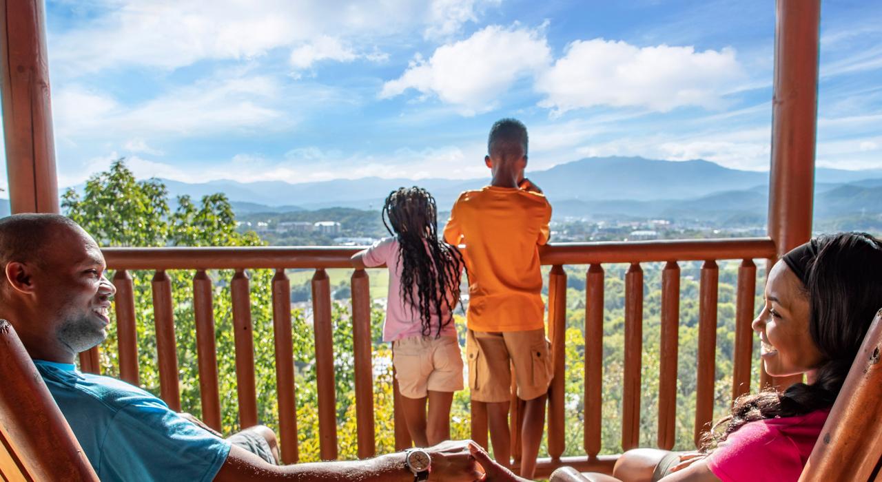 入住舒适的小木屋,欣赏优美的山川景致 入住舒适的小木屋,欣赏优美的山川景致