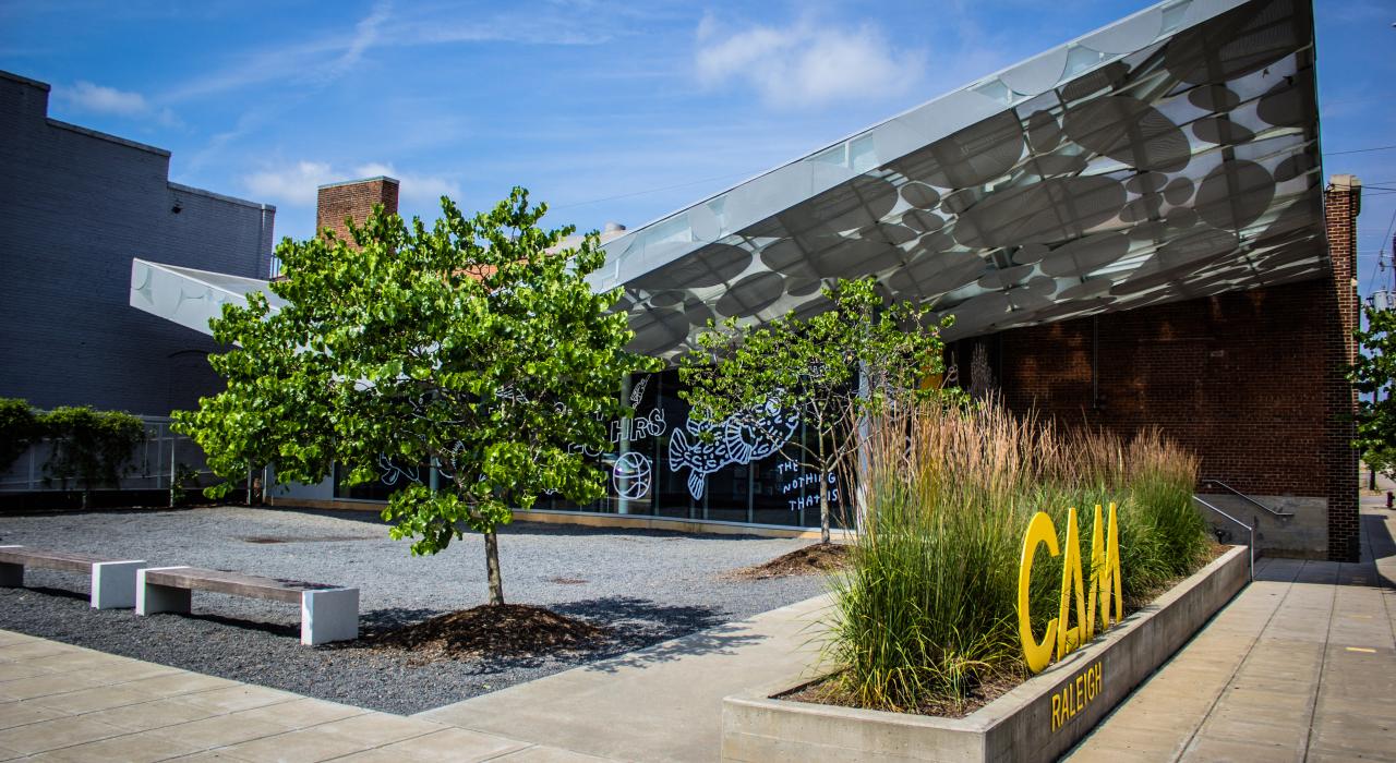 罗利市当代艺术和设计博物馆 (CAM Raleigh) 的外景 罗利市当代艺术和设计博物馆 (CAM Raleigh) 的外景