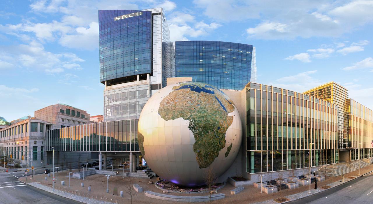 北卡罗来纳州自然科学博物馆的入口 北卡罗来纳州自然科学博物馆的入口