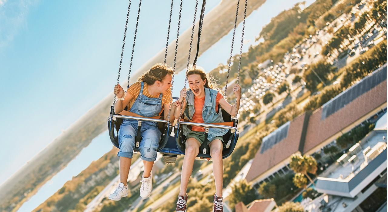 乘坐国际大道上的奥兰多旋转飞轮,在城市上空旋转翱翔 乘坐国际大道上的奥兰多旋转飞轮,在城市上空旋转翱翔