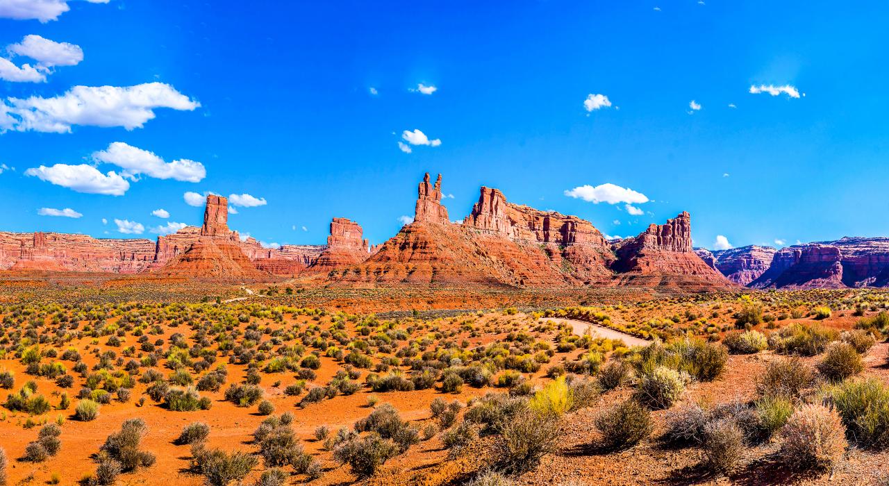 内华达州拉斯维加斯附近的红岩峡谷 (Red Rock Canyon) 全景