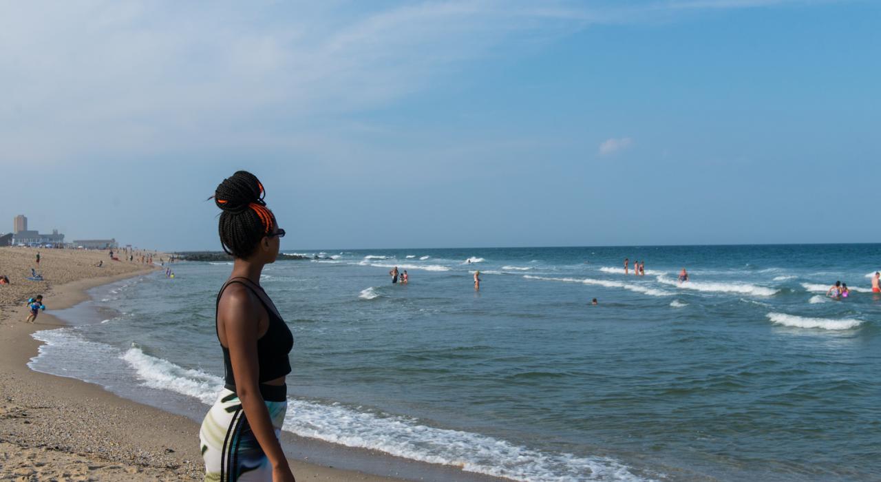 在新泽西州艾斯拜瑞公园市尽享海滩风光