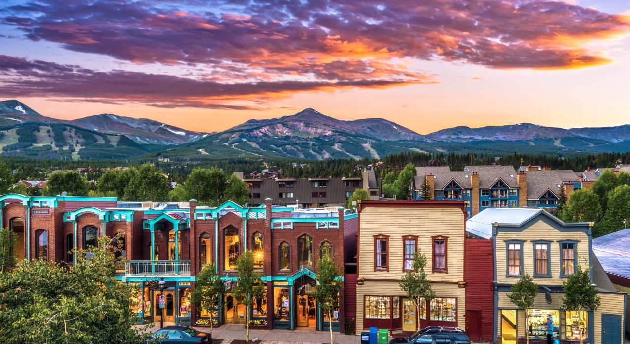 Charming storefronts and lodging options under the summer sky Charming storefronts and lodging options under the summer sky