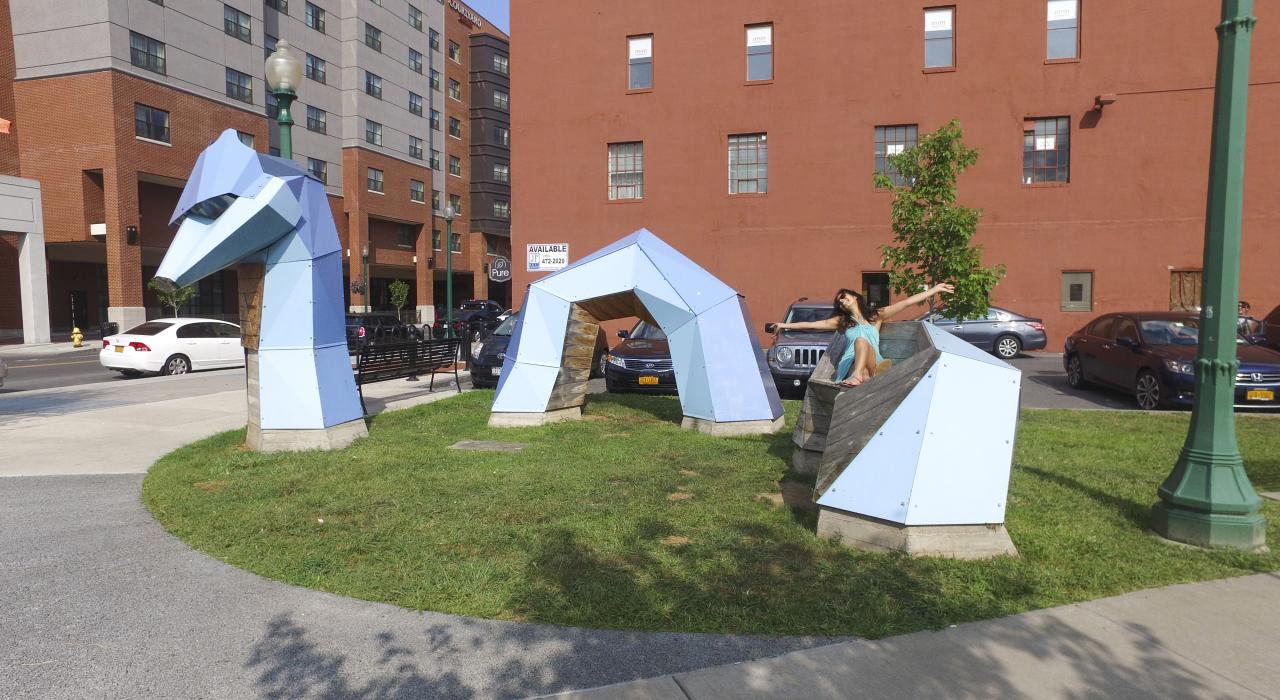 欧若恩多加河滨步道上的龙雕塑 欧若恩多加河滨步道上的龙雕塑