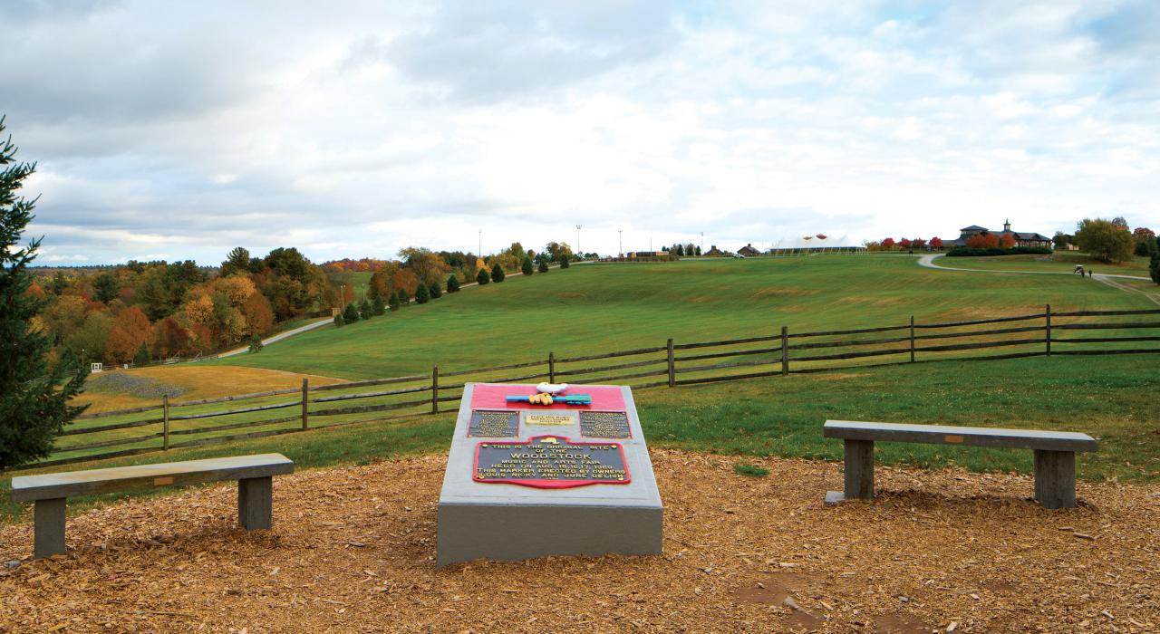 贝瑟尔伍兹艺术中心的伍德斯托克纪念碑，位于纽约州沙利文县卡茨基尔地区