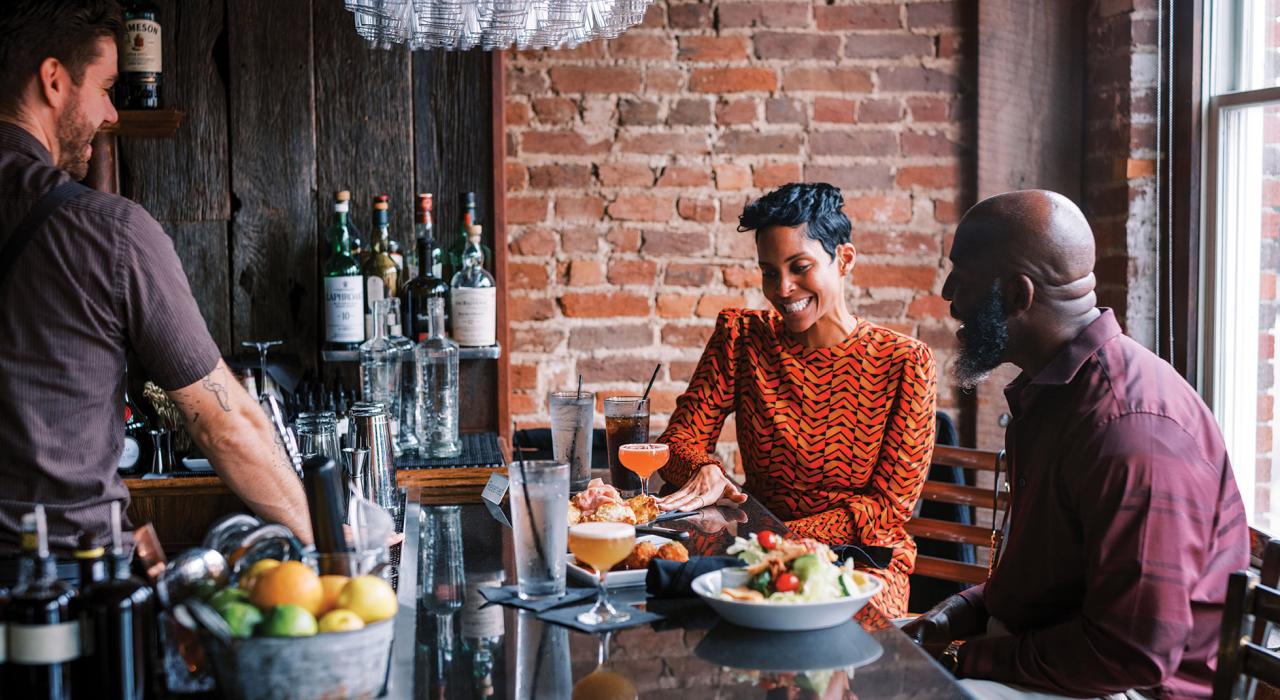 在Gray's on Main 餐馆富有历史感的布置中品尝现代风格的南方美食 在Gray's on Main 餐馆富有历史感的布置中品尝现代风格的南方美食