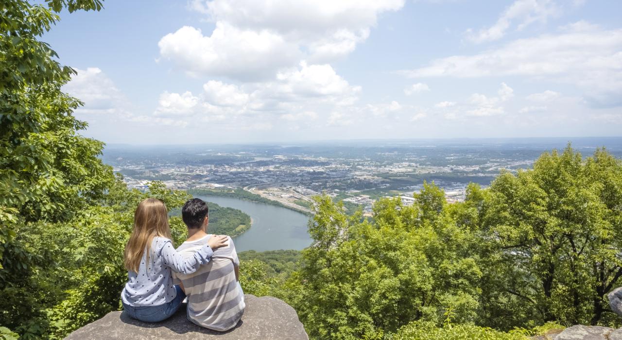 从 Point Park Overlook 观景台眺望田纳西州查塔努加的如画美景 从 Point Park Overlook 观景台眺望田纳西州查塔努加的如画美景