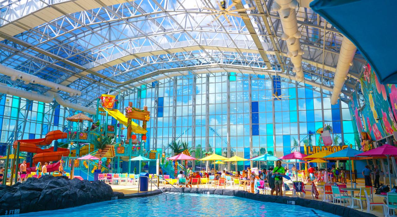 阿拉巴马州弗利,OWA Amusement Park 公园的 Tropic Falls 室内水上公园 阿拉巴马州弗利,OWA Amusement Park 公园的 Tropic Falls 室内水上公园