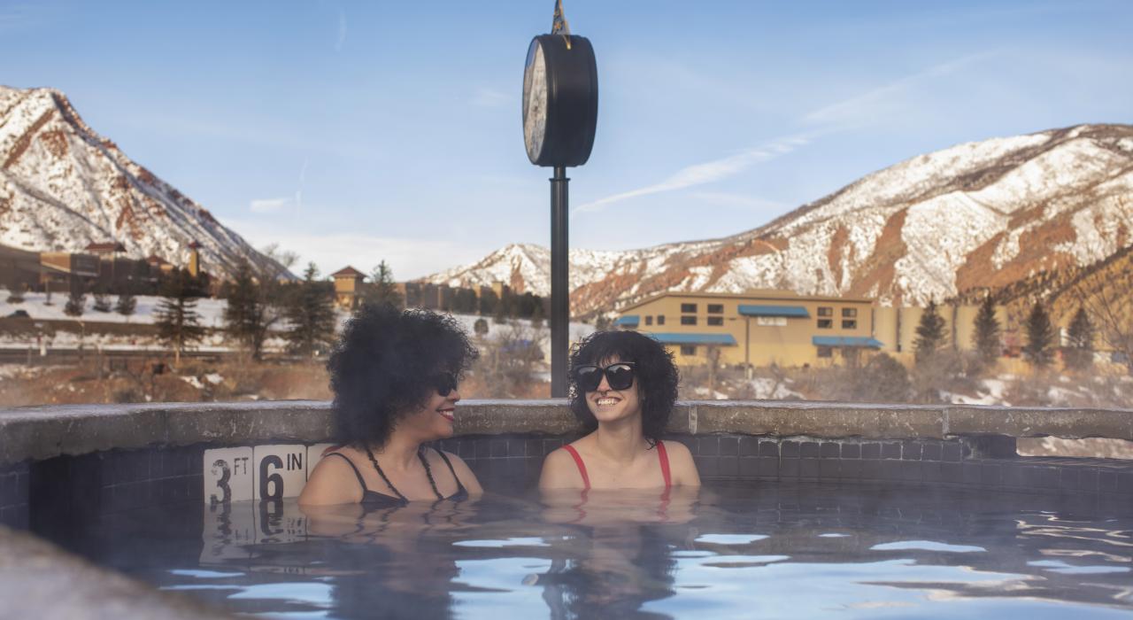 环绕铁山温泉 (Iron Mountain Hot Springs) 的冬日仙境 环绕铁山温泉 (Iron Mountain Hot Springs) 的冬日仙境