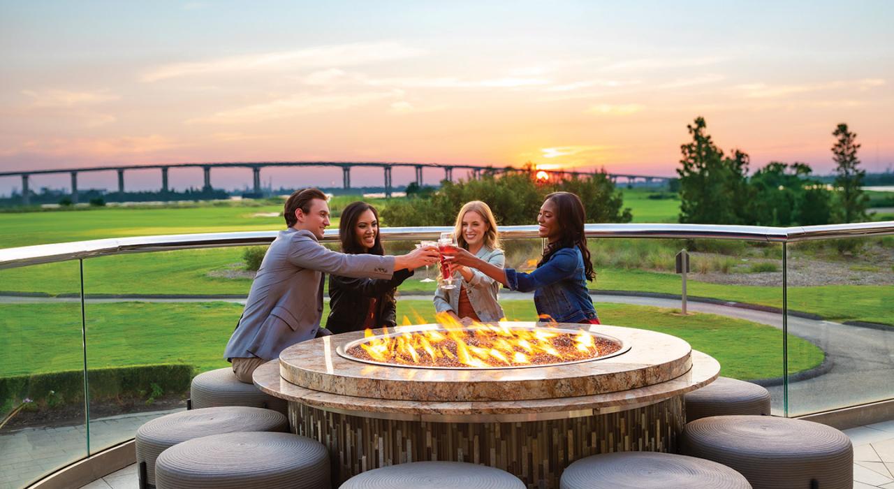 入住路易斯安那州莱克查尔斯的度假村,伴着日落余辉畅饮一杯 入住路易斯安那州莱克查尔斯的度假村,伴着日落余辉畅饮一杯