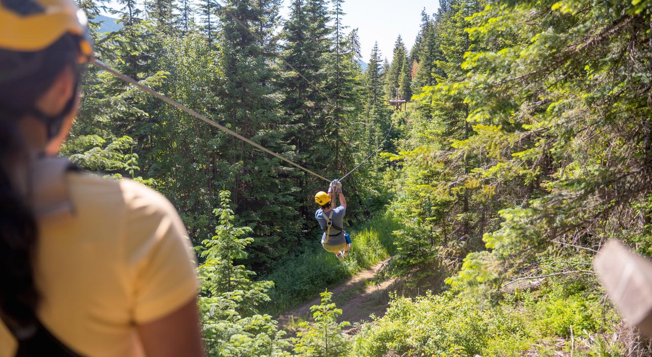 爱达荷州银谷 Silver Streak Zipline 索道上的高空飞索