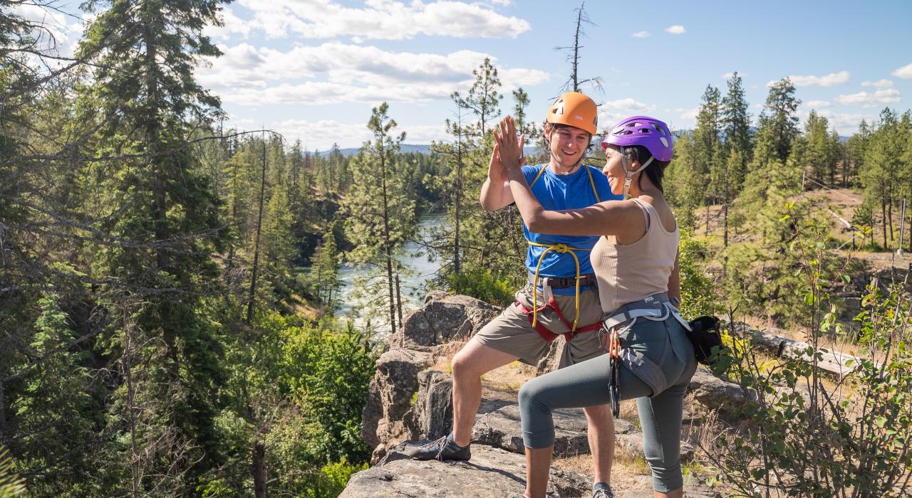 在爱达荷州波斯特佛斯的 Q’emiln Park 攀岩
