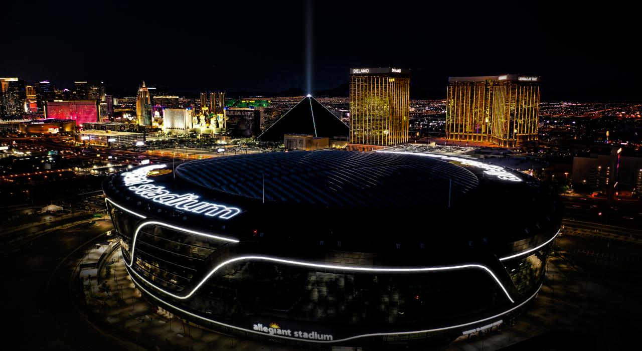 运动和娱乐中心：忠诚体育场 (Allegiant Stadium)