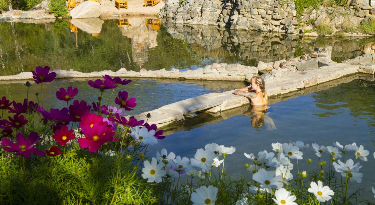 在草莓温泉的天然温泉水中洗去一身疲惫 在草莓温泉的天然温泉水中洗去一身疲惫