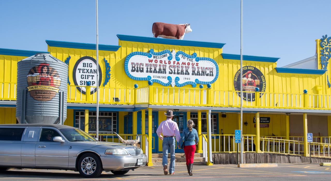 参观 Big Texan Steak Ranch 农场 参观 Big Texan Steak Ranch 农场