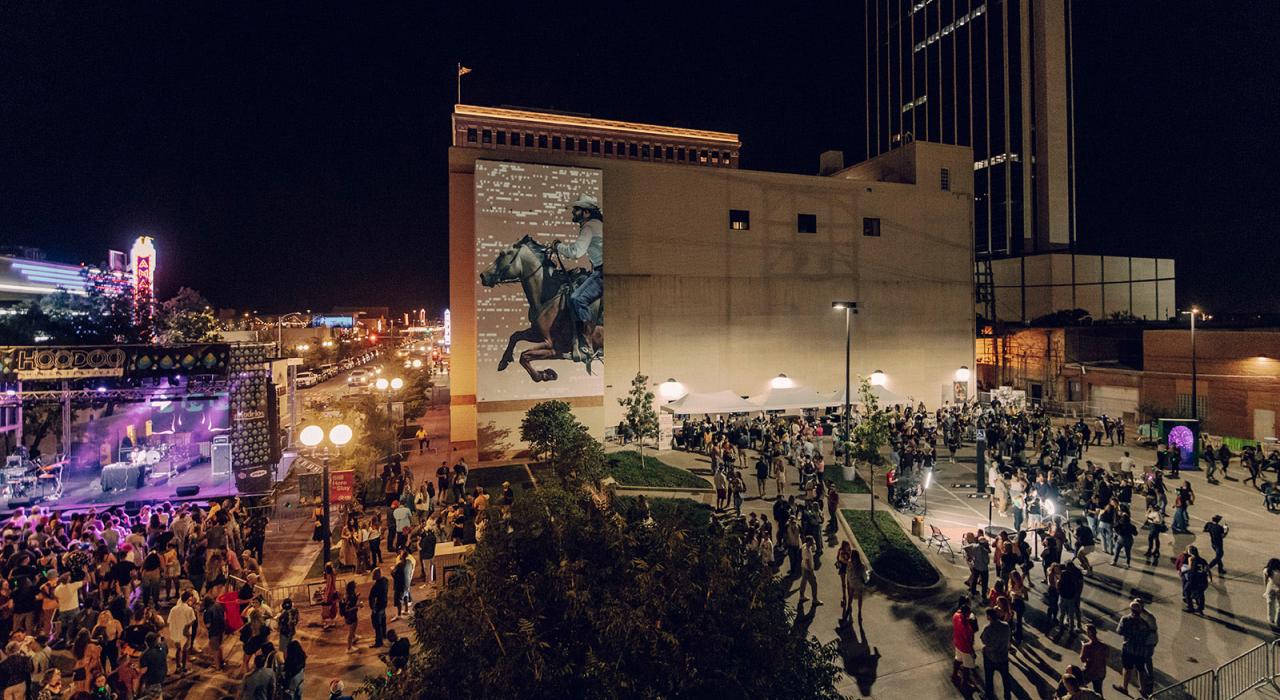 Hoodoo 壁画节夜晚娱乐活动 Hoodoo 壁画节夜晚娱乐活动