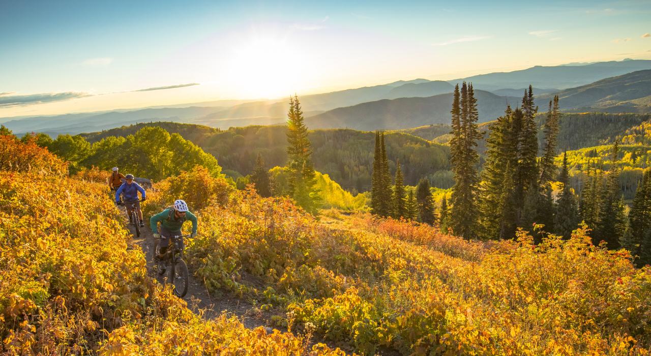 布法罗山口优美小径上的一派明艳秋色 布法罗山口优美小径上的一派明艳秋色