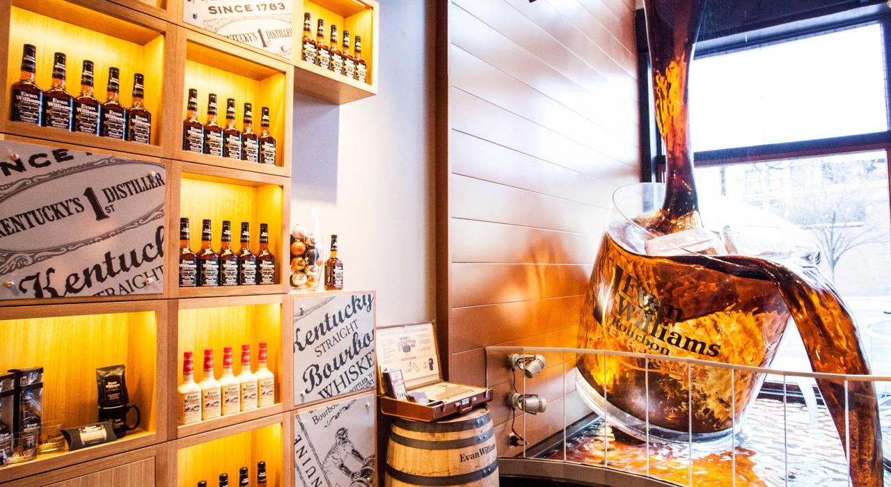 肯塔基州路易维尔的埃文·威廉姆斯波本威士忌之旅