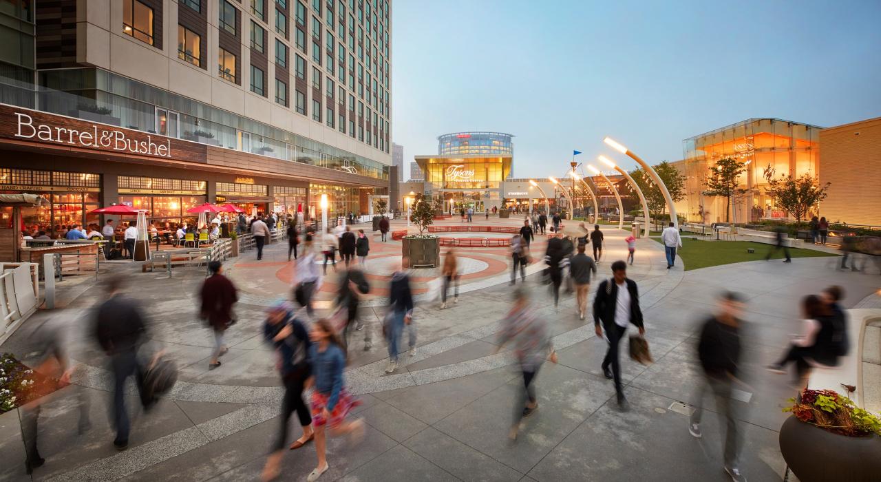 弗吉尼亚州泰森斯的泰森斯角购物中心外景