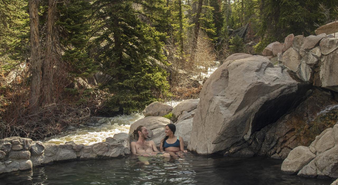 科罗拉多州斯廷博特斯普林斯 Strawberry Park Hot Springs 温泉城