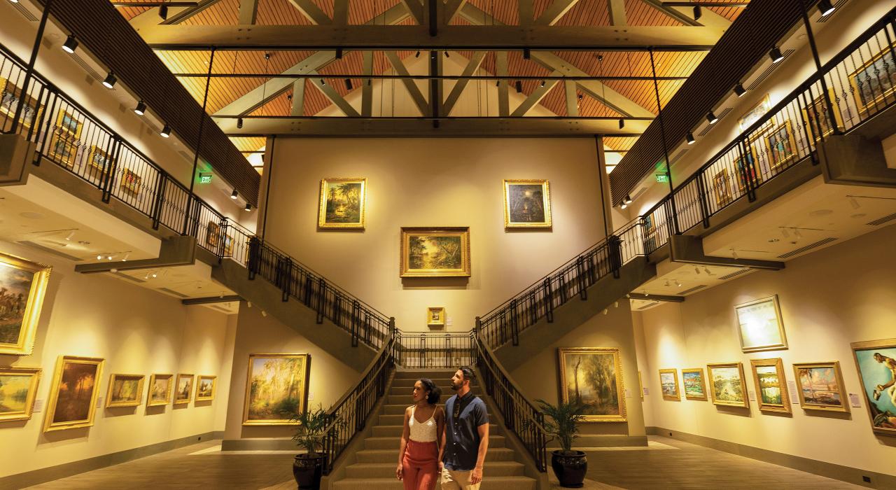 参观 Cici & Hyatt Brown 艺术博物馆的华丽艺廊 参观 Cici & Hyatt Brown 艺术博物馆的华丽艺廊