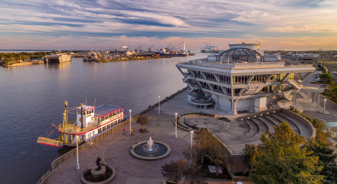 夕照下风光旖旎的莫比尔湾 夕照下风光旖旎的莫比尔湾