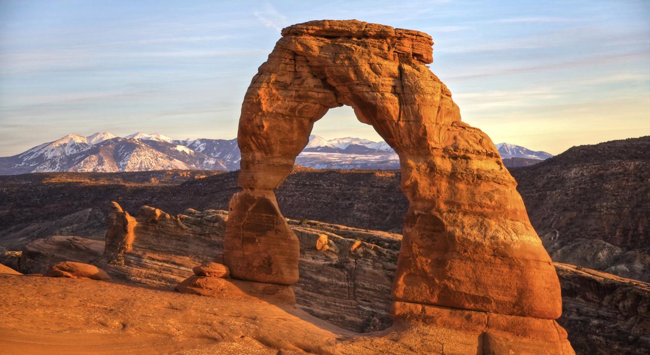 犹他州拱门国家公园众多著名景观之一：精致拱门