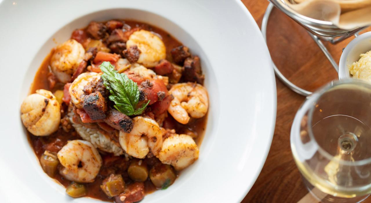 当地人气餐厅 Sea Captain's House 的精致鲜虾料理 当地人气餐厅 Sea Captain's House 的精致鲜虾料理