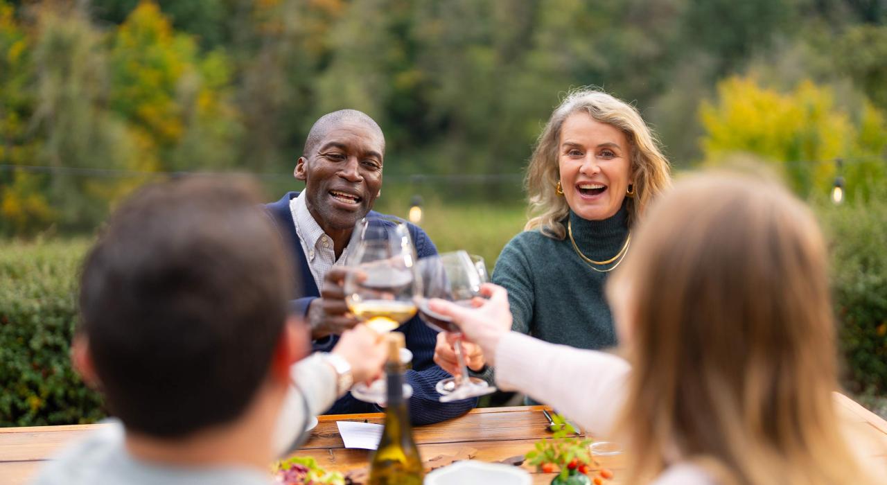 品味图拉丁山谷的葡萄酒，享受露天美食