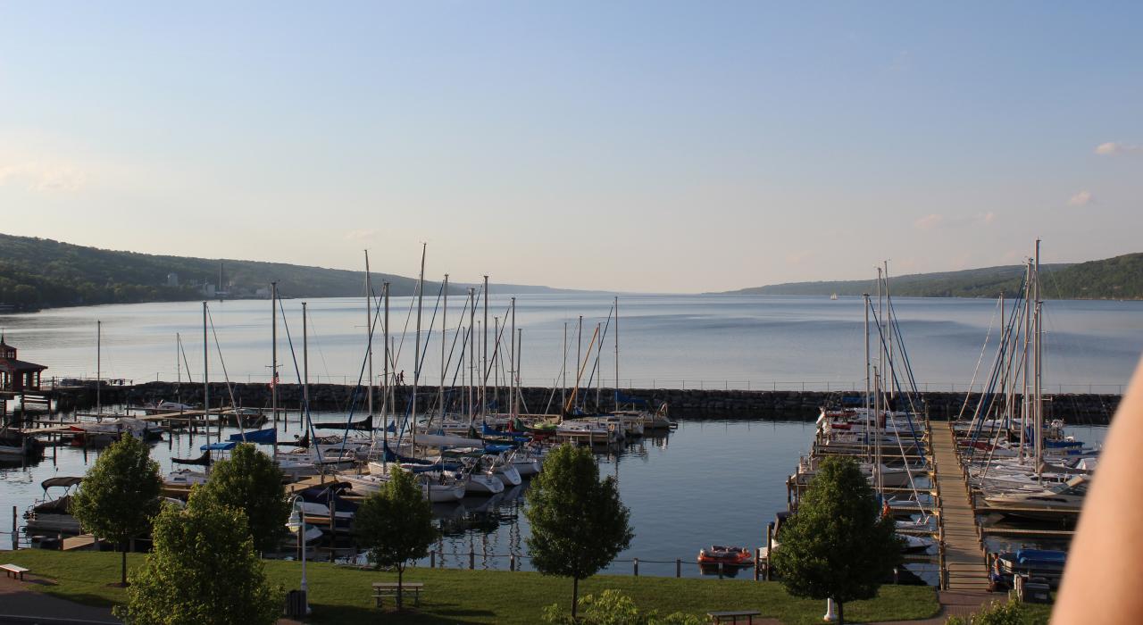 Glen Harbor Marina 码头的宁静一日 Glen Harbor Marina 码头的宁静一日