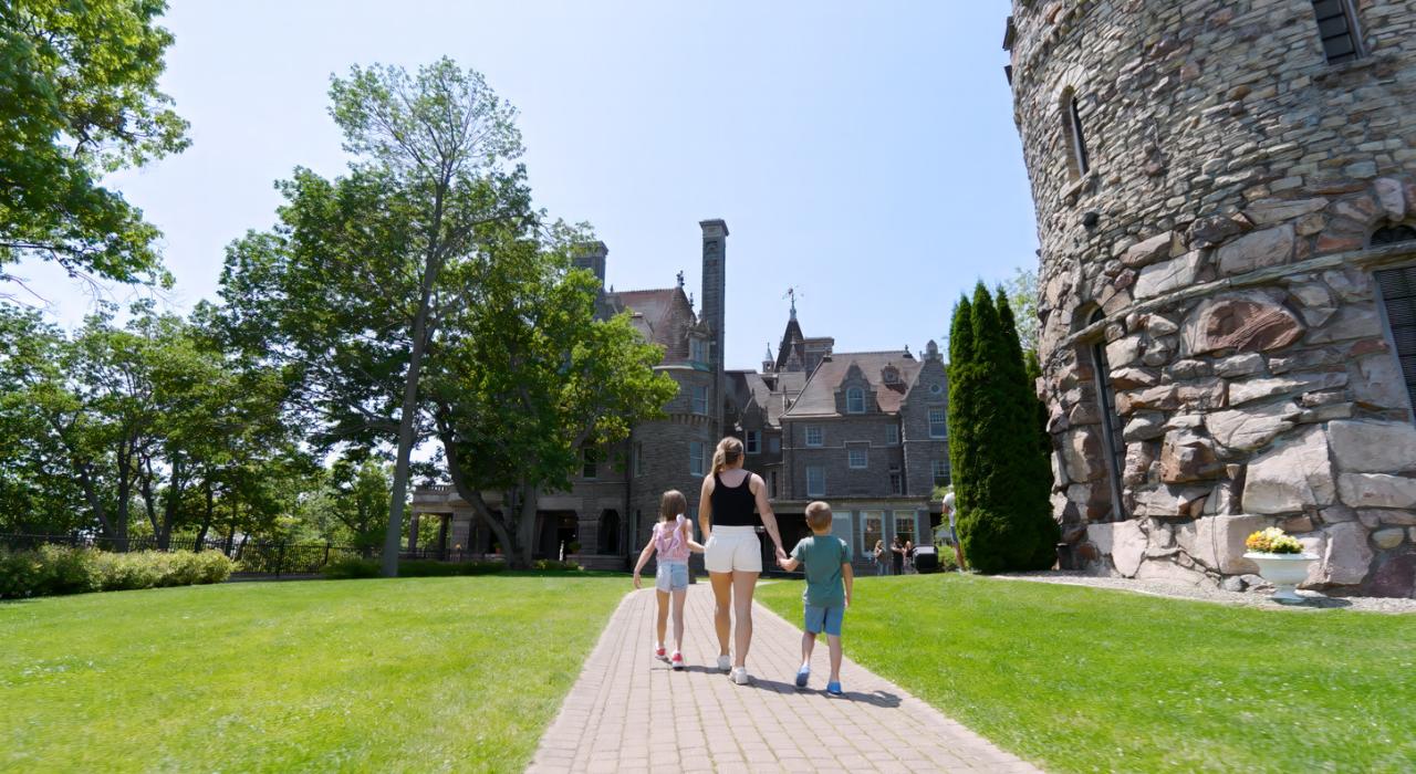 探索心岛历史悠久的波特古堡,领略其奢华庭院 探索心岛历史悠久的波特古堡,领略其奢华庭院