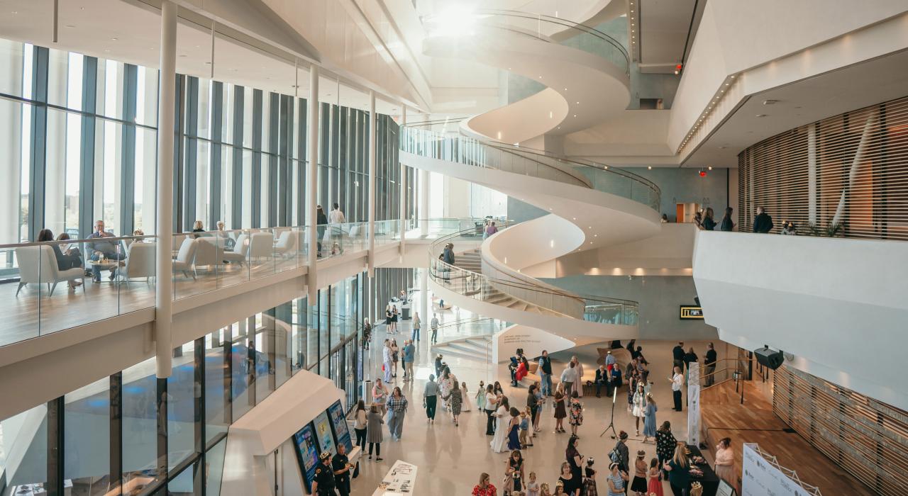 全美一流的巴迪·霍利大厅,可举办百老汇演出和巡回艺术表演等活动 全美一流的巴迪·霍利大厅,可举办百老汇演出和巡回艺术表演等活动