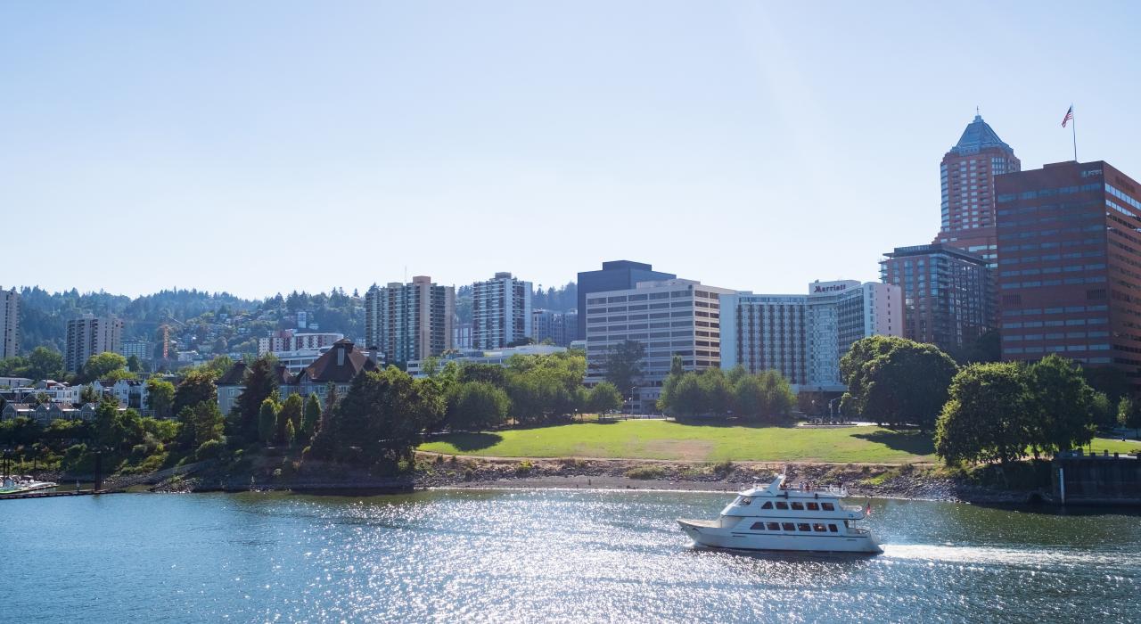 晴天里的汤姆·麦考滨水公园 晴天里的汤姆·麦考滨水公园